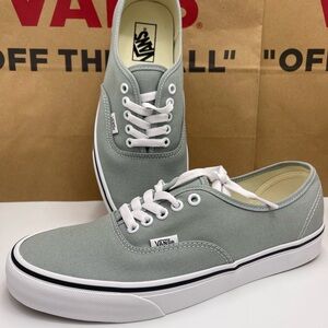 Vans WMNS Lt Gray Canvas Authentic Color Theory Pure Grey
VN000D7YEPO Sneakers